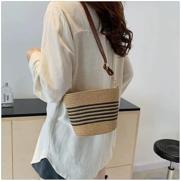 Stylish Small Straw Bag for Women | Versatile Crossbody Bucket for Beach Days - Picture 6 of 7